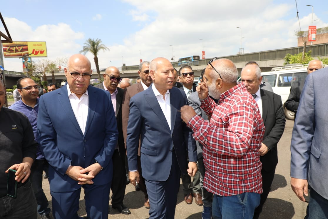محافظ القاهرة مع السائقين محافظ القاهرة مع السائقين