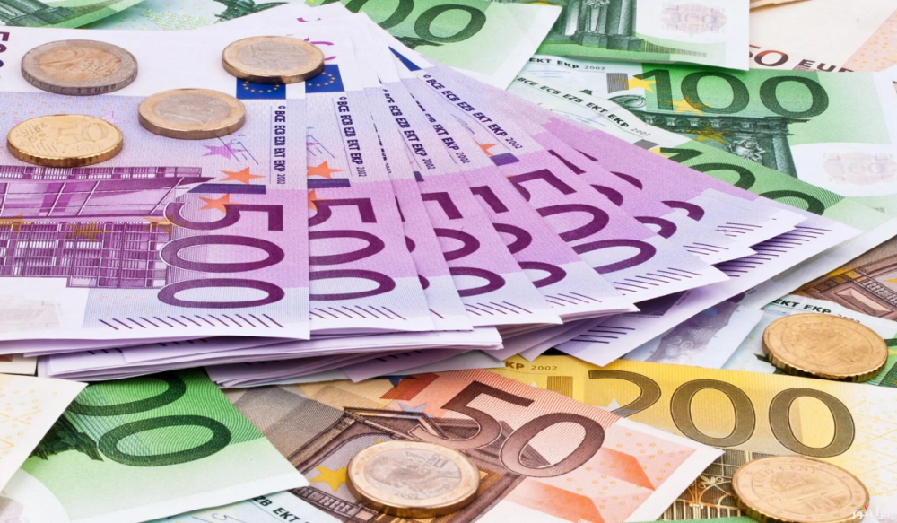 أسعار الذهب تشهد ارتفاعًا في الأسواق العالمية بينما ينخفض سعر اليورو في مصر اليوم الخميس 8 مايو 2025 2 أسعار الذهب تشهد ارتفاعًا في الأسواق العالمية بينما ينخفض سعر اليورو في مصر اليوم الخميس 8 مايو 2025