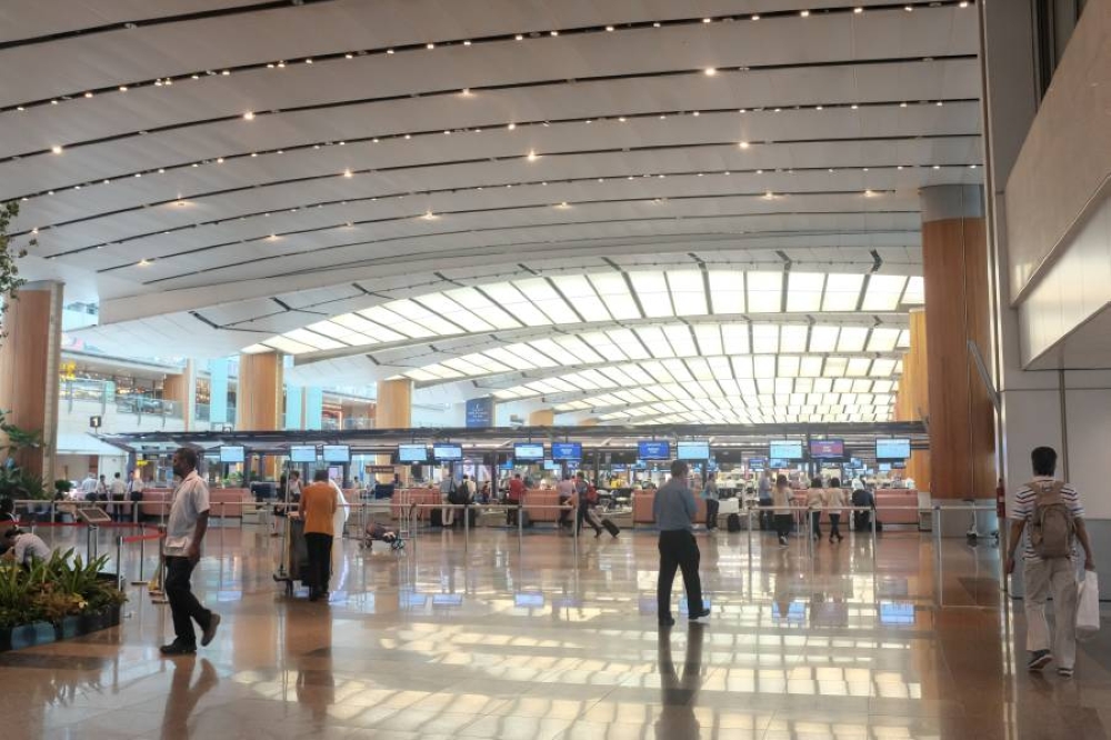 أسعار الذهب ترتفع في الأسواق العالمية اليوم مطار تشانغي سنغافورة يطلق مبادرات جديدة ليكون مطار المستقبل من قلب آسيا 2 أسعار الذهب ترتفع في الأسواق العالمية اليوم
مطار تشانغي سنغافورة يطلق مبادرات جديدة ليكون مطار المستقبل من قلب آسيا